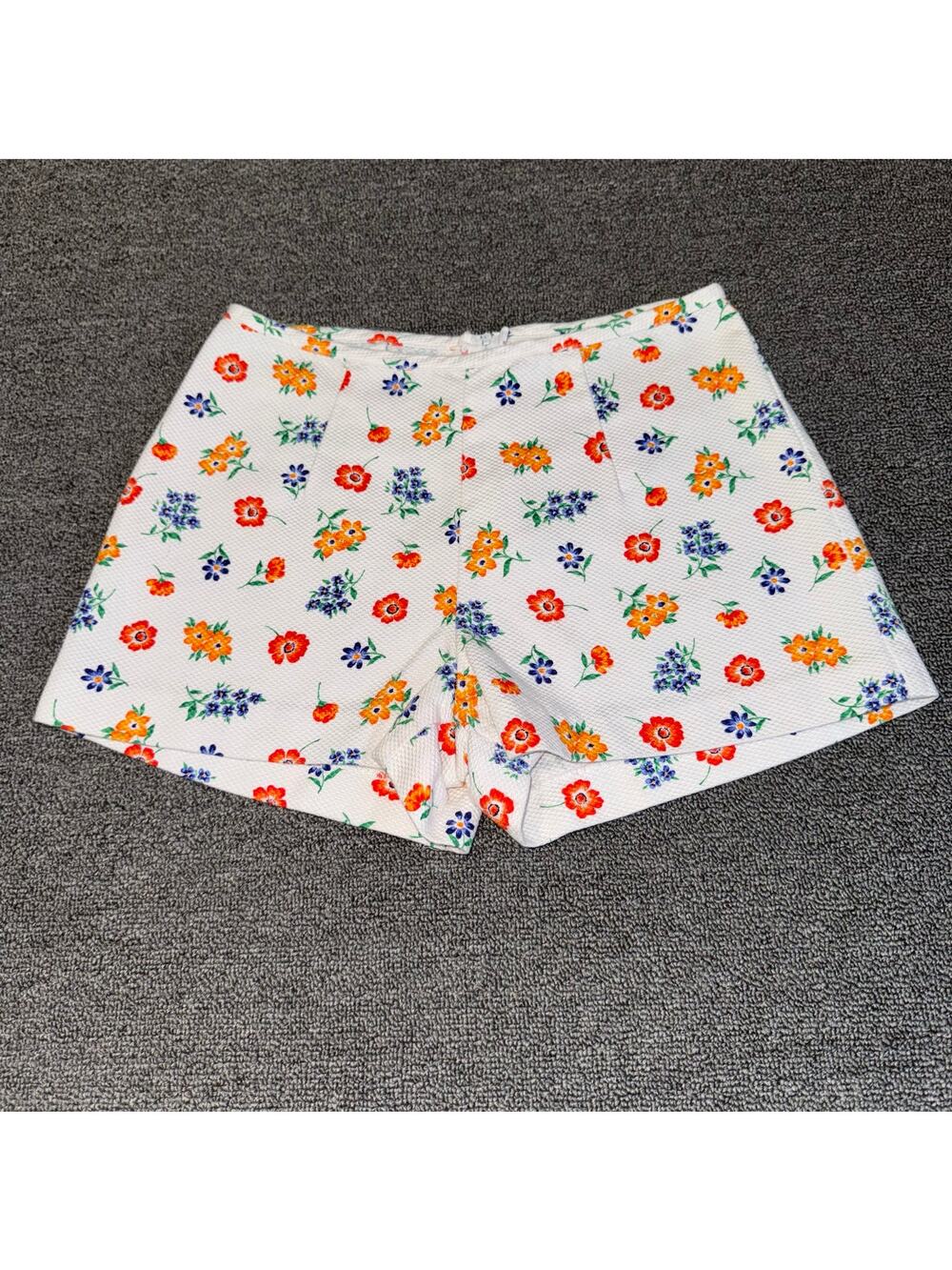A. Byer California Vintage 90s Mini Shorts White Floral Size 7 Cottage Core Boho